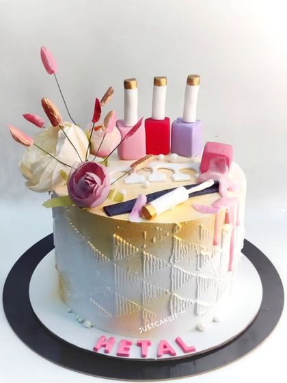 Personalized Story Cakes photo 5