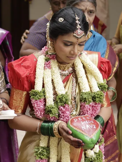 A close-up of the bride during the rituals. Her simple yet elegant temple jewellery set with Kemp stones is the perfect choice for a traditional ceremony.
