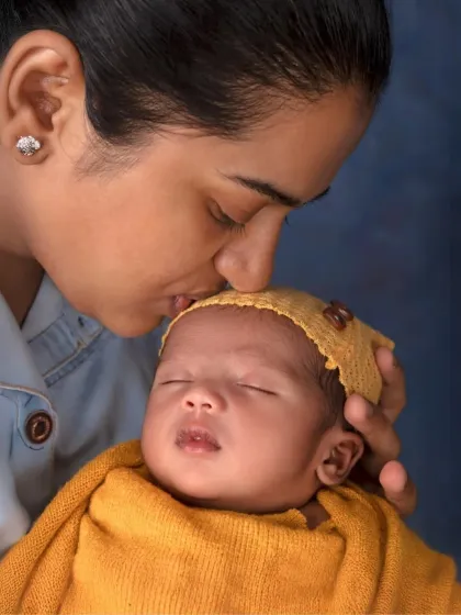 From bump to your arms. Those first few days are a blur of overwhelming love. In the comfort of my studio, I capture these tender first moments, like a mother's first kiss, preserving the memory of just how tiny they once were.