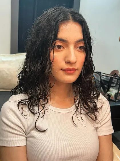 A fresh, natural makeup look for actress Pratibha Ranta for a Maruti Suzuki commercial. The goal for this ad film was to create a believable, girl-next-door wet look that appeared effortless on camera.