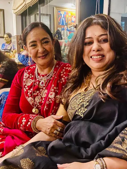 A lovely picture with the wonderful Jaspinder Narula Ji during a musical evening. Her energy and voice are simply amazing.