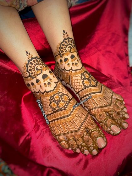 Elegant Foot & Leg Henna photo 4