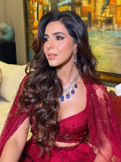 A lady in red commands the room. For this look, I created ultra-glam skin with a soft smokey eye to enhance the bold, confident energy of this stunning Rohit Gandhi and Rahul Khanna lehenga, proving that red is always powerful.