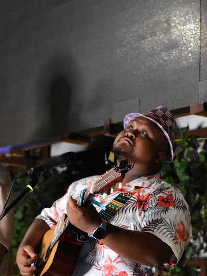 Loysum - Acoustic & Unplugged Performances On Stage: Live Gigs & Events photo 12