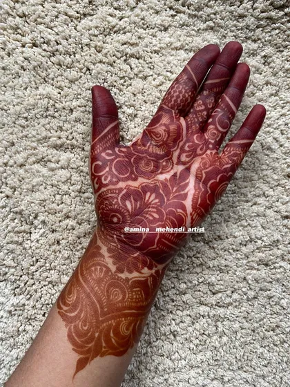 A single hand showing the beautiful reddish-brown stain of a floral design on the palm and wrist.