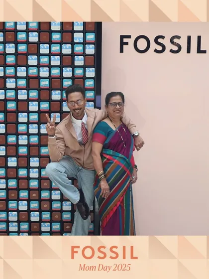 A heartwarming moment between an influencer and his mother at the Fossil event. Our photo booth is perfect for capturing personal connections, even at large corporate functions.