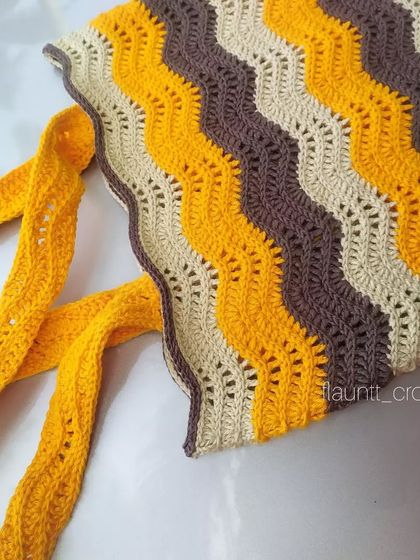 A close up of the ripple stitch and the construction of the handle. This design is available in two sizes, and you can customize the colors completely.