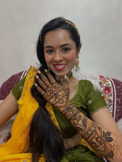 Nothing makes me happier than a smiling client. Here is a beautiful bride-to-be showing off her engagement mehandi, which features custom figures telling her story.
