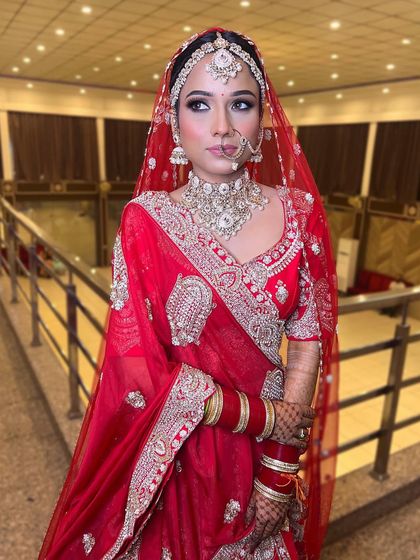 This image shows how makeup can appear differently in various lighting. Here is the bride in a warm, yellow light, which gives her skin a golden, radiant glow.