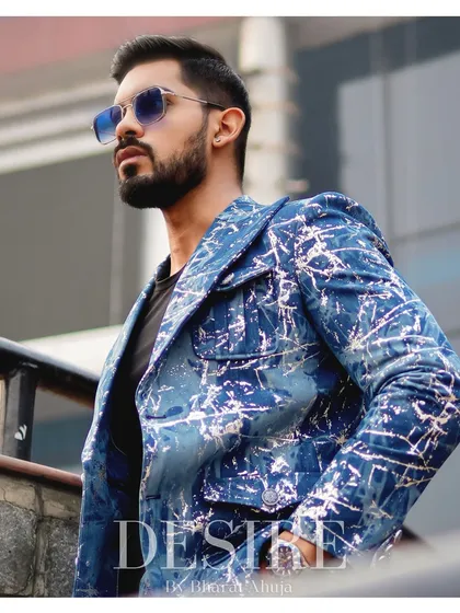 This shot captures the artistic and rebellious nature of the blue splatter-print blazer. It’s a piece designed for the fashion-forward gentleman.