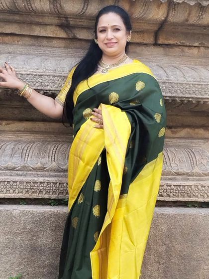 A legacy draped in tradition. The classic combination of green and yellow is always a favorite for festive occasions.