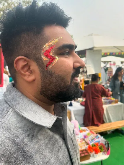 A fiery red and gold glitter design. This looks like a lightning bolt and is super eye-catching.
