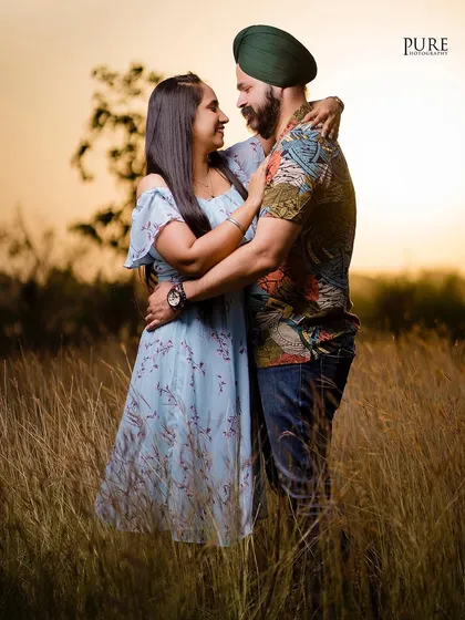 An embrace in a field of gold. The warm sunset light and the natural setting make this a beautifully romantic and intimate portrait of Karan and Simarpreet.