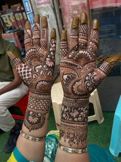 A full view of the fresh henna application, showing the consistency and precision of the lines before the paste is removed.