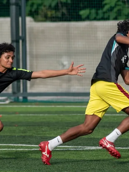 Developing the next generation of athletes requires a focus on fundamental speed and agility. This action shot captures two young footballers during an on-field session, working on explosive, game-relevant movements. My youth programs are designed to build a solid athletic base safely and effectively.