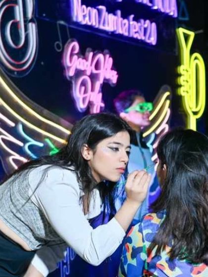 Glow-in-the-Dark: Neon & UV Art photo 10