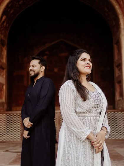 A relaxed portrait within the archways of the Taj Mahal complex. These architectural elements provide beautiful natural frames for your pre-wedding photos.