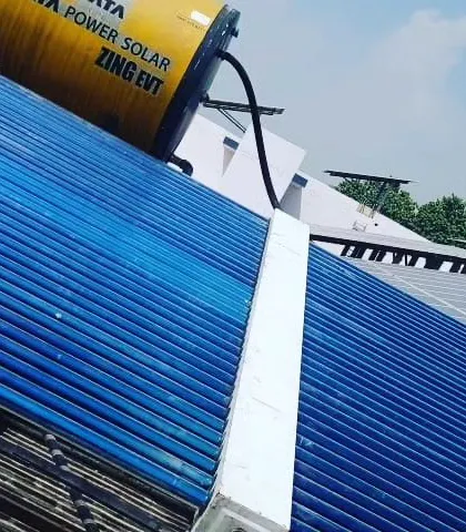 This is a close-up of a Tata Power Solar Zing EVT system I installed. You can see the high quality Evacuated Tube Collector (ETC) technology that efficiently absorbs sunlight to heat your water, ensuring you get garam paani reliably. My focus is always on a neat and clean installation.