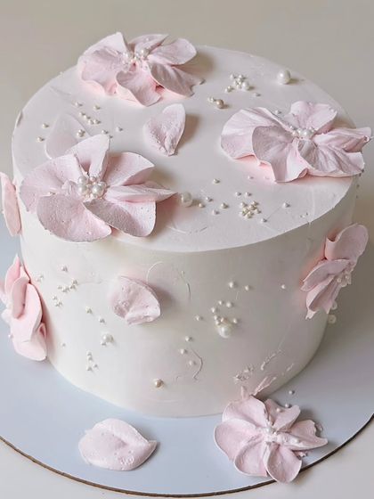 Elegant Buttercream & Floral Designs photo 6