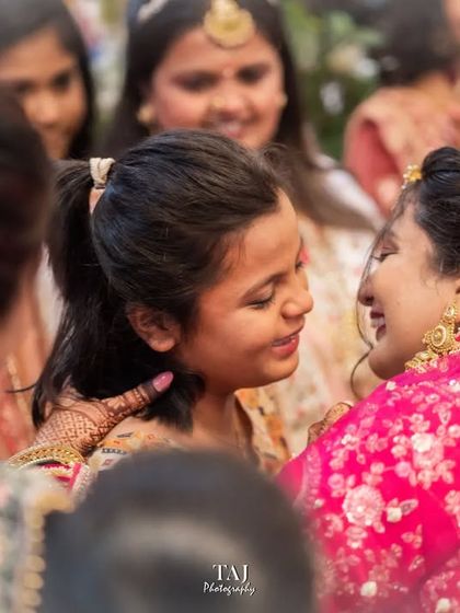 A tender moment between the bride and a younger family member during the Bidai. These gentle interactions are a beautiful part of the farewell story.