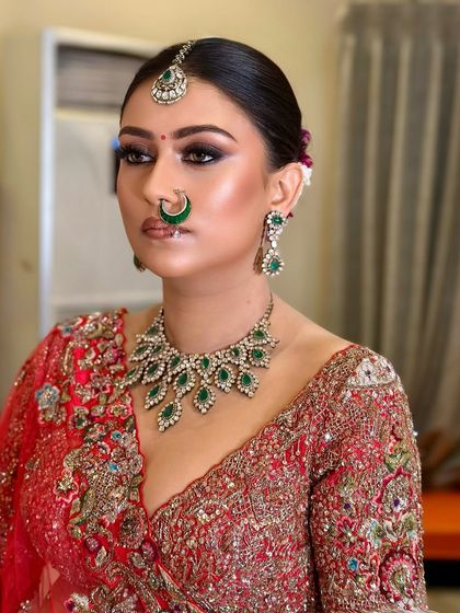 This bride was wedding-ready with a classic brown smokey eye and a flawless glass-skin finish. The look is both regal and modern, perfect for her phera ceremony.