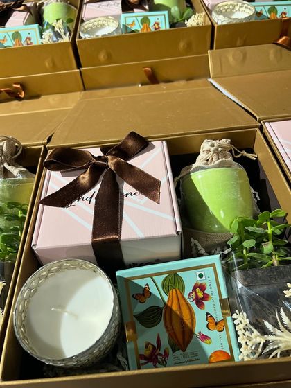 A detailed shot of the aesthetic corporate gift boxes. You can see the jade plant, a scented candle in a crystal-cut jar, and gourmet chocolates, all carefully arranged to create a sense of balance and luxury.