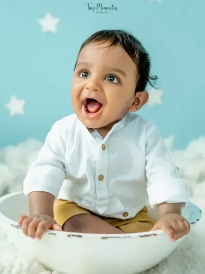 The pure delight of a sitter session. This little one's happy expression is perfectly framed by a dreamy, star-filled setup in my studio.