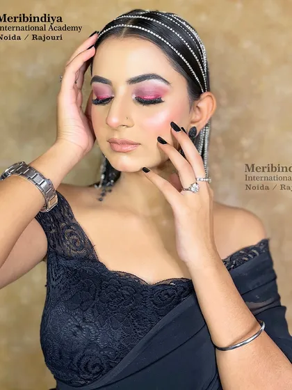 Another angle of the celebrity makeup demo, showing the beautiful blend of pink and smokey eyeshadow, perfect for red carpet events.