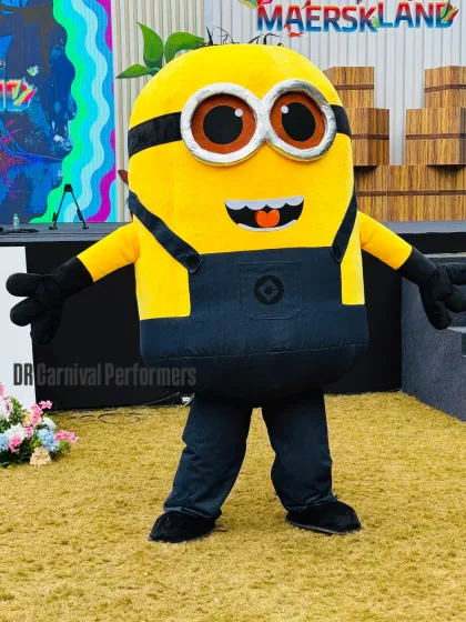 Bello! Everyone's favorite mischievous character, the Minion, is ready to bring some hilarious fun to your event. This high-quality mascot is a guaranteed hit for Despicable Me fans of all ages.