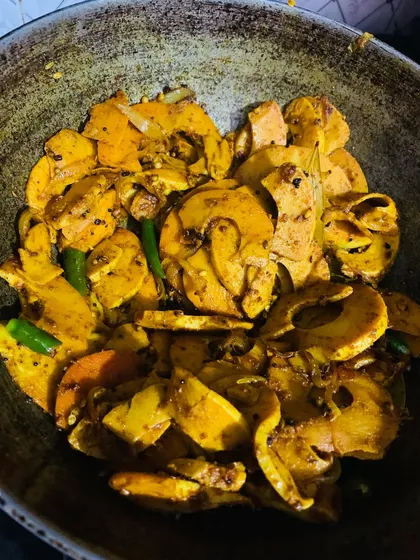The finished fresh bamboo shoot fry, a simple and delicious side dish.