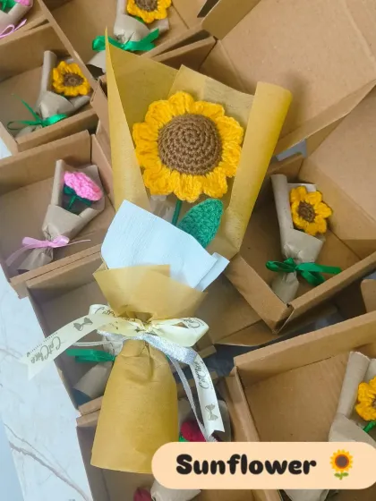 This image shows our single and mini sunflower bouquets being prepared for a large order. It’s a great example of how we handle bulk requests for party favors or corporate gifts.