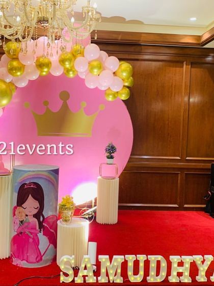 A classic princess theme in pink and gold. The large crown on the backdrop and elegant chandelier make it feel truly royal.