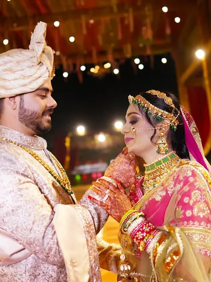 The gentle touch that says everything. My candid photography style focuses on capturing the natural chemistry and affection between a couple, preserving the subtle gestures that define their unique love story.
