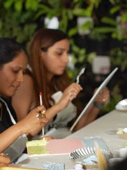 Participants at the Meesho Fempower event deeply focused on their texture paintings. Art is a wonderful tool for mindfulness and de-stressing.
