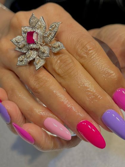 A closer look at the pink and purple multi-color set, highlighting the stunning statement ring that complements the nails perfectly.