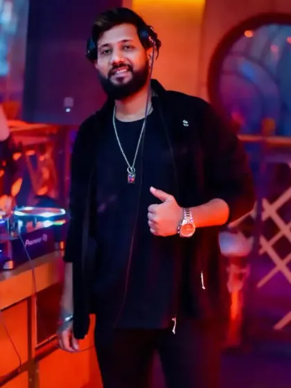 A classic pose in an all-black outfit. Sometimes a simple look is the most powerful.