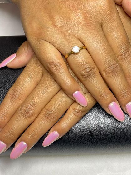 This full set of almond-shaped gel extensions is finished with a pink unicorn chrome. The effect creates a beautiful, iridescent sheen that shifts colors in the light.