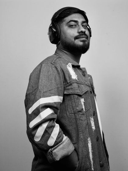 A black and white shot reminding myself and others to rise above the negativity and keep shining. Confidence and a positive attitude are key in this industry and in life.