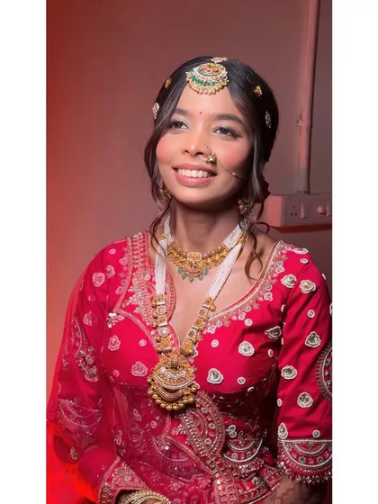 This is what I mean by makeup that looks like skin. My focus is on creating a naturally radiant and fresh base, avoiding any heavy or cakey feeling. The result is a soft glam look that enhances your features and lets your happy smile be the centerpiece.