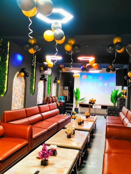 A full view of a lounge decorated for a birthday party. I used black and yellow balloons hanging from the ceiling to create a fun and energetic vibe throughout the space.
