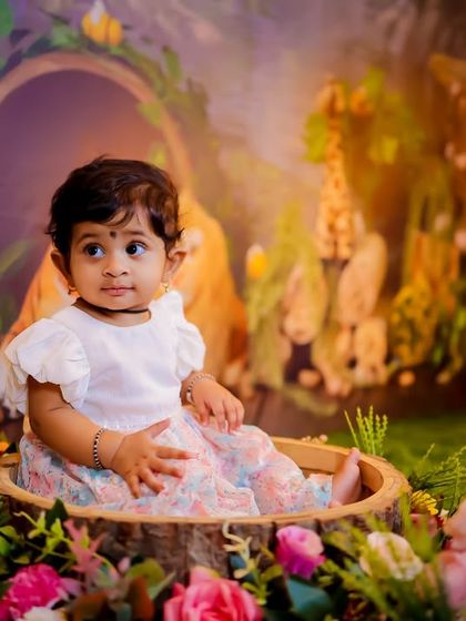 This gallery displays the versatility of our garden and teepee sets. From lush green turf and floral backgrounds to cozy lace teepees and wicker chairs, you can create the perfect indoor "outdoor" shoot.