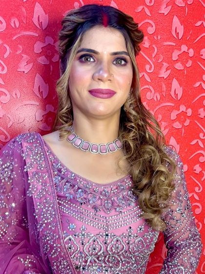 This client is looking magnificent in a fully embroidered mauve lehenga. The tone-on-tone work is very elegant and perfect for a reception.