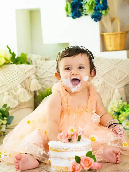 A big, cake-filled smile. This photo perfectly captures the fun and delight of a first birthday cake smash session in my studio.