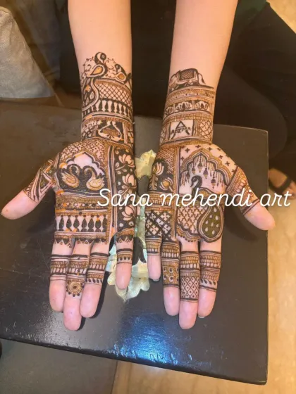 A beautiful design for a guest, featuring swans and lotus motifs on the palms.
