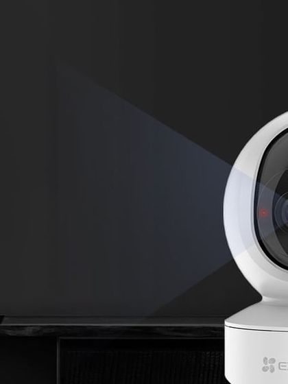 This graphic illustrates how the EZVIZ TY1 camera's smart night vision works, using infrared lights to see up to 10 meters in the dark.