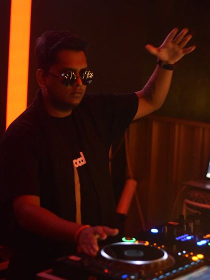 Behind the Decks photo 9