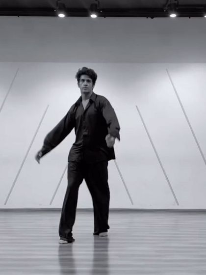 A black and white shot of a contemporary masterclass. This highlights the form, technique, and artistry that we focus on in these intensives.