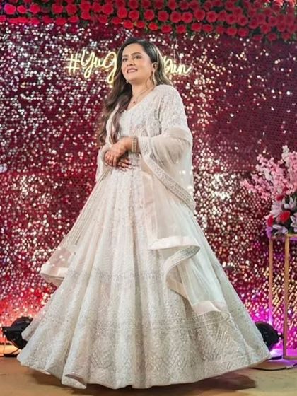 Glamorous Reception & Sangeet Styles photo 25