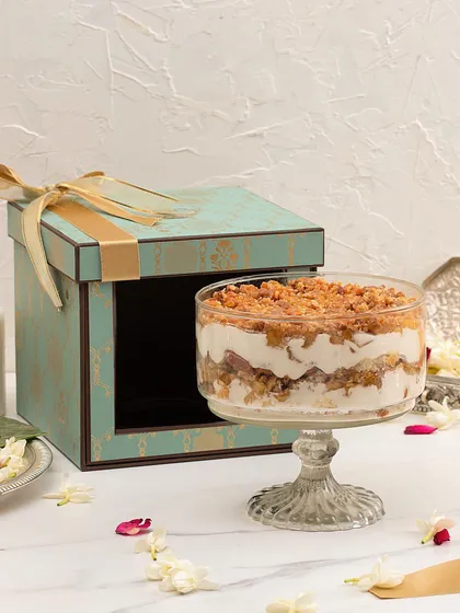 For the festive season, I created this Apple Crumble Trifle with caramelized apples and a hint of cinnamon, presented in a special edition gift box.