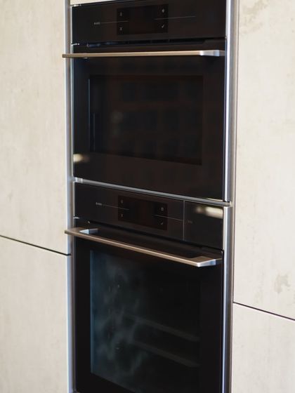 Seamlessly integrated Asko & Liebherr appliances in the Mibu Residence. We design our cabinetry to perfectly house high-end appliances, ensuring a flawless and unified look.